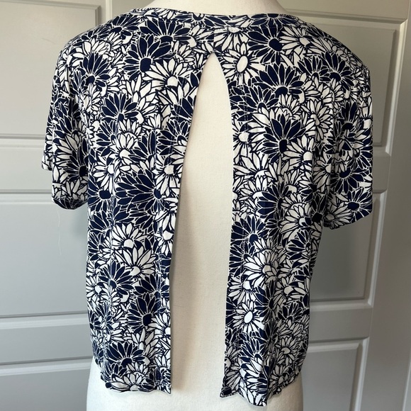Charming Charlie MD Women’s Floral Navy White Crop Top Open Back - Picture 3 of 4